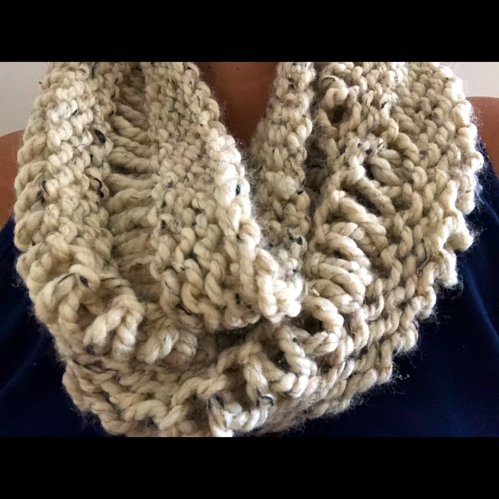 EUC Wool knit scarf